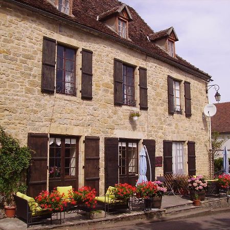 Le Petit Dragon Rouge Miers Exterior foto