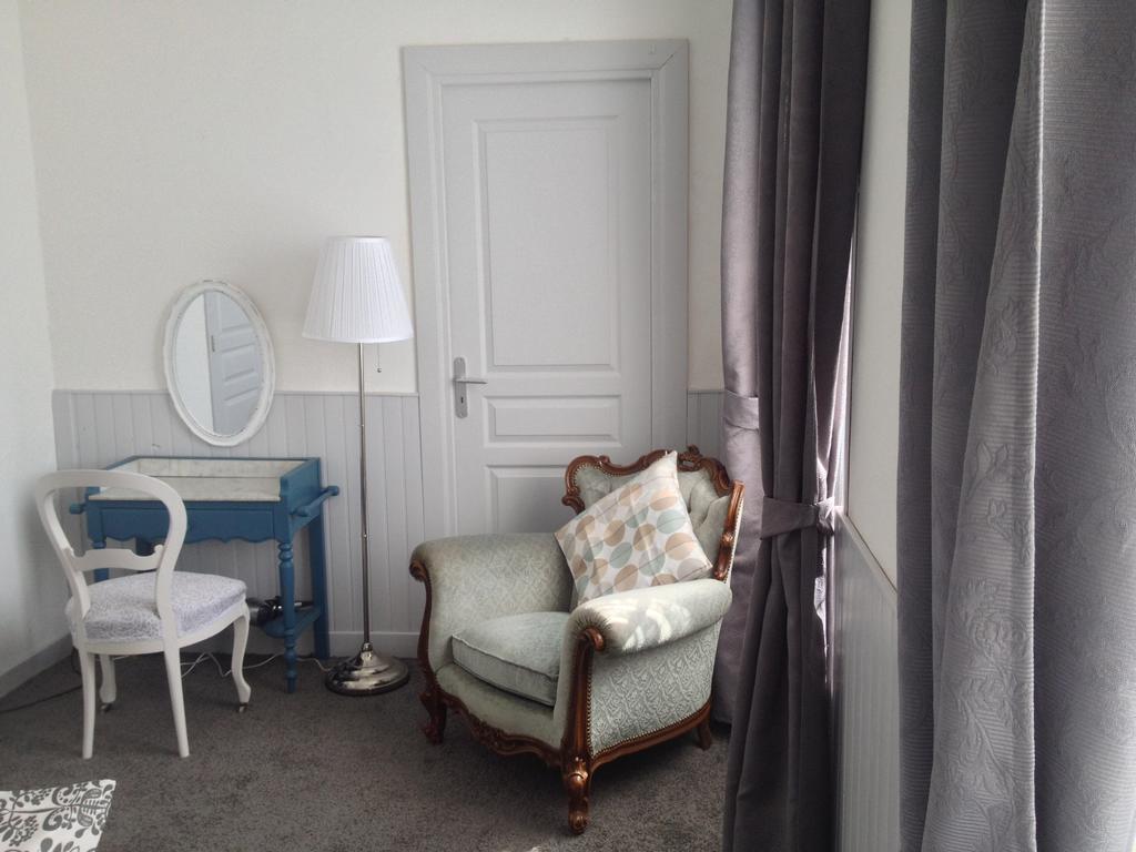 Le Petit Dragon Rouge Miers Quarto foto