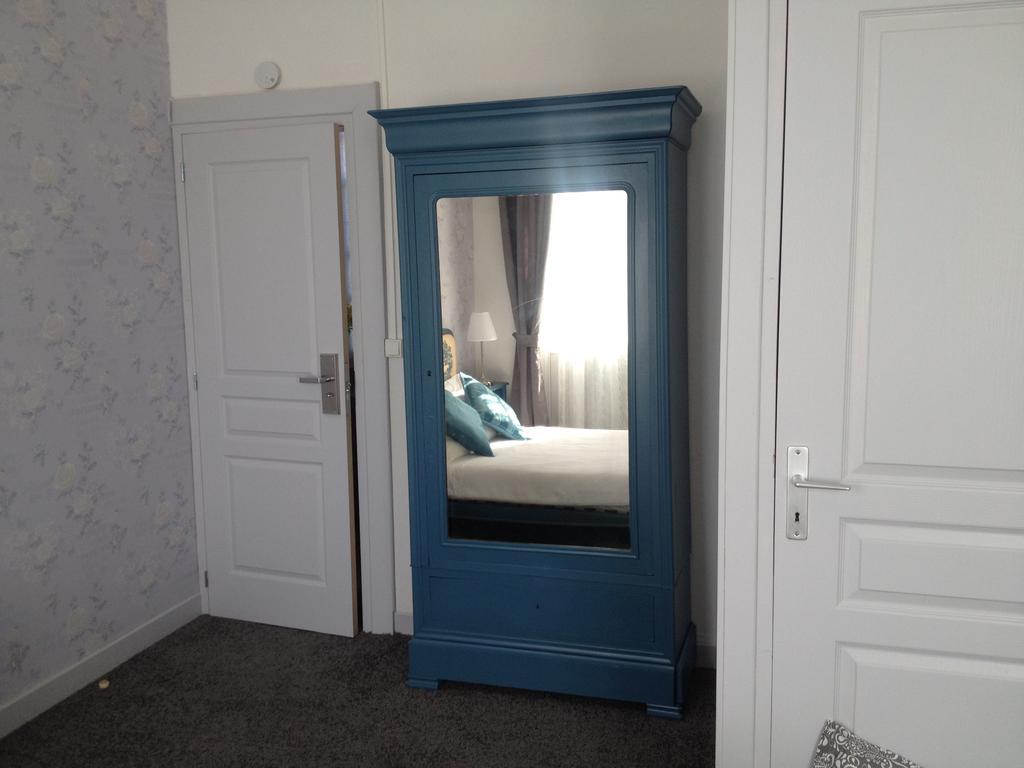Le Petit Dragon Rouge Miers Quarto foto