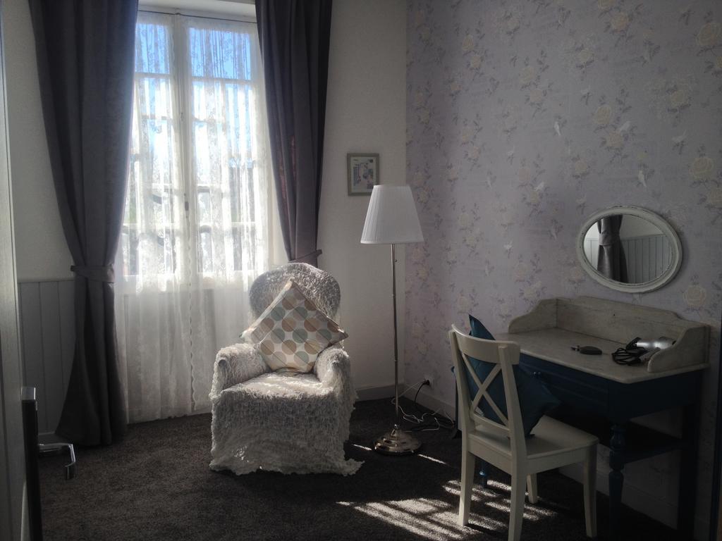 Le Petit Dragon Rouge Miers Quarto foto